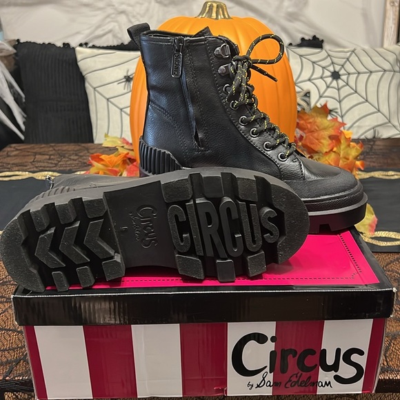 New in box circus combat boots - Picture 2 of 3
